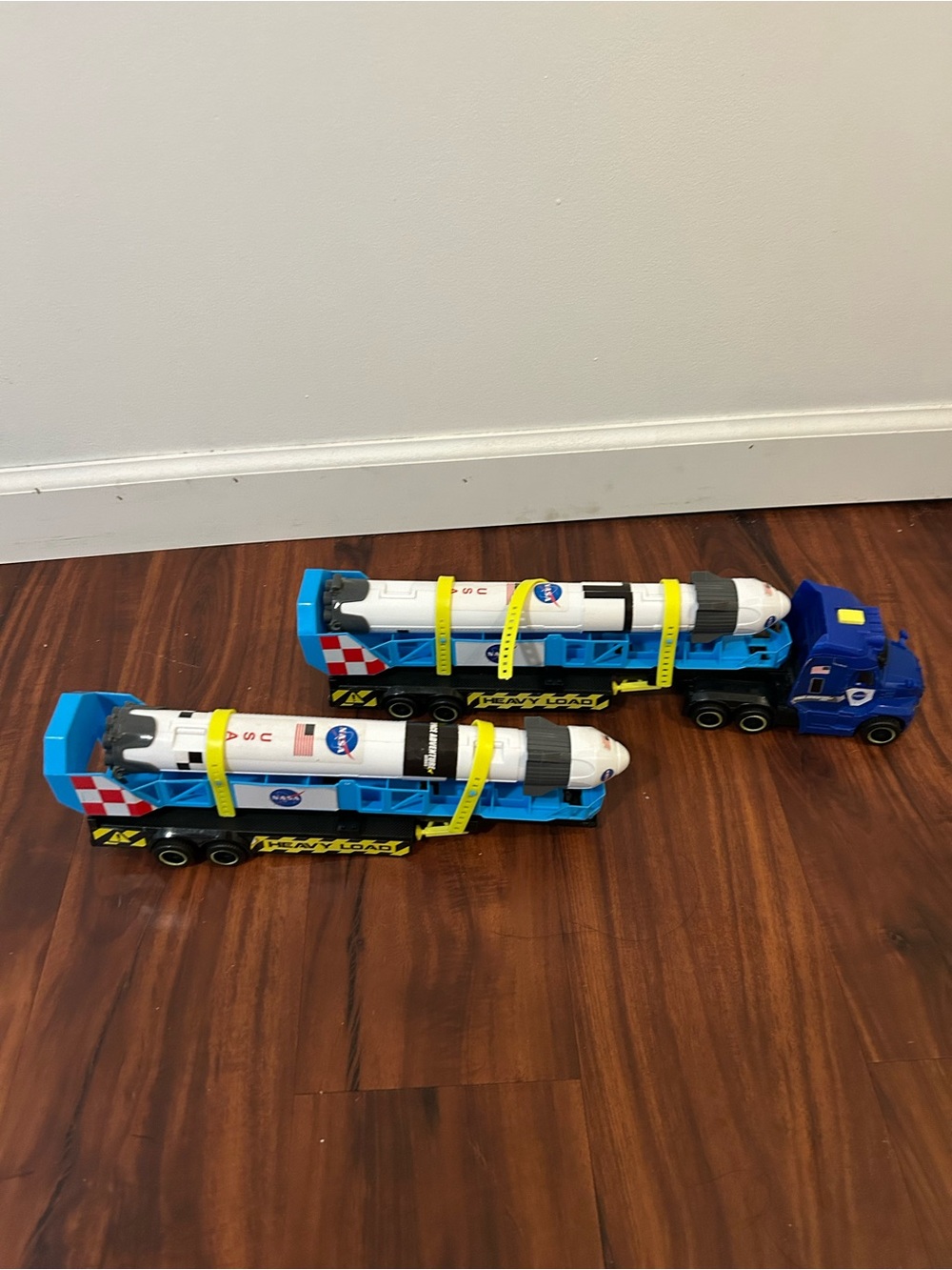 Daron Space Adventure Truck Trailer NASA USA Rocket Transporter “Read” - Picture 3 of 10